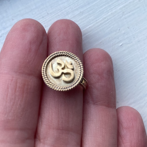 Like new Anna beck OM ring size 7 gold and 925 silver - Picture 2 of 10